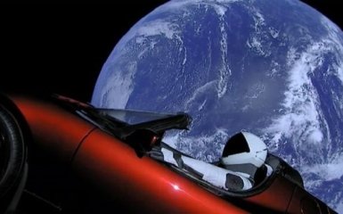 Електромобіль Маска перетнув орбіту Марса