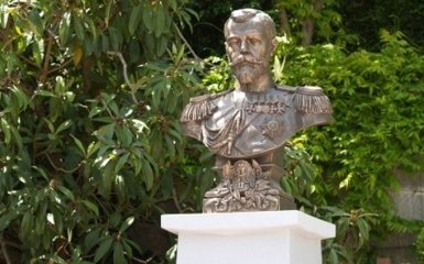 У Криму з'явився пам'ятник загиблому "дідусеві" прокурорші-няші: опубліковано фото