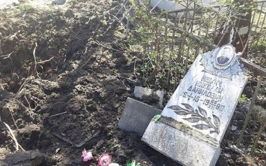 Боевики ДНР разгромили "Градами" кладбище: появились фото и видео