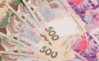 Гройсман вирішив обійти Яценюка з його соцстандартами