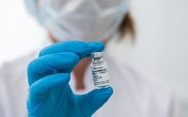 Комаровський застеріг від вакцинації російським "Спутником V"