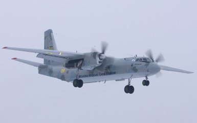 Россияне обстреляли украинский самолет: появились фото и подробности