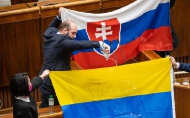У парламенті Словаччини осквернили прапор України