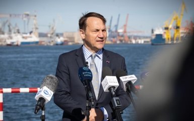 Ukraine and Poland hold private talks