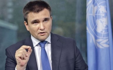 Глава МИД предостерег украинцев от выезда за границу