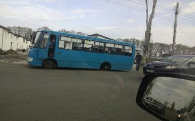 У Черкасах у маршрутки на ходу відлетіли колеса: з'явилися фото
