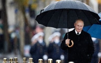 Путин живет с Кабаевой в резиденции на Валдае и зарабатывает на деньгах из офшора