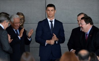 Роналду продал копию Золотого мяча за 600 тысяч евро