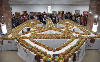 Пасхальный рекорд. Во Львове сделали тризуб из 1000 куличей