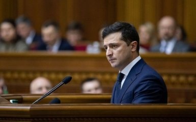 Зеленский наконец подписал антикризисный закон - как изменится жизнь украинцев