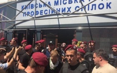 Из-за кафе "Каратель" в Киеве произошло побоище: появились фото и видео