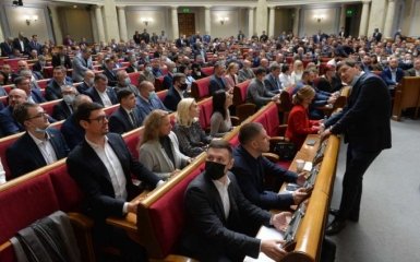 У "Слузі народу" пригрозили нардепам фракції за голос проти відставки Разумкова