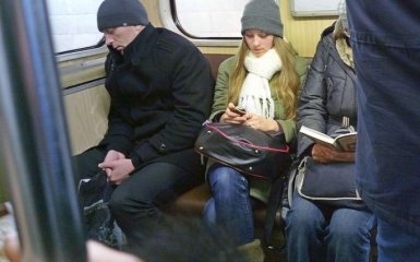 Молодь влаштувала шалені танці у київському метро