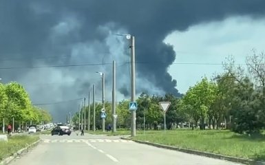 Офицеров РФ снимают с боевых позиций для охраны "парада" в Мариуполе