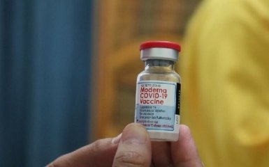 FDA заблокировала вакцинацию от Moderna из-за возможных рисков для подростков