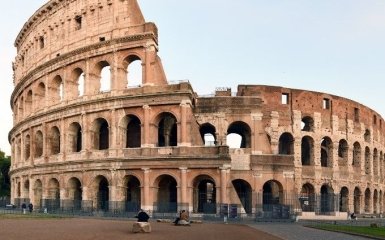 В Італії втретє за кілька тижнів пошкодили Колізей