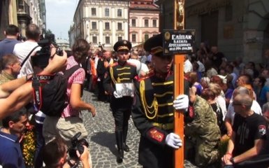 Во Львове с погибшим Слипаком прощаются тысячи людей: появились фото