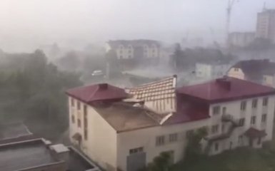 Над Луцьком пронісся потужний шторм: опубліковане вражаюче відео