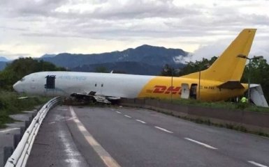 Инцидент с самолетом на дороге в Италии: появились новые подробности