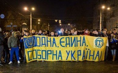 Ультрас з усієї України пройшлися маршем по Одесі: з'явилися яскраві фото і відео