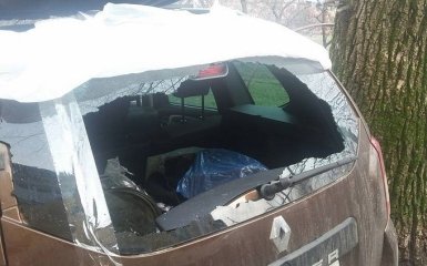 Авто известного волонтера нагло ограбили в Киеве: появились фото