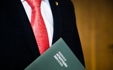 НАБУ "відшукало" скандального суддю Вовка та вручило повістку