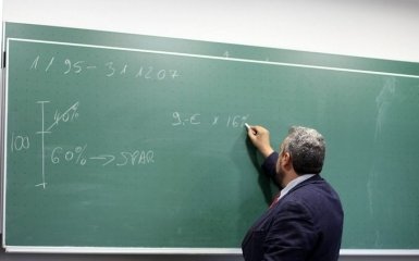 В МОН анонсировали повышение зарплаты педагогам, но не всем