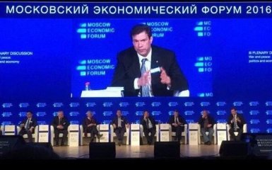 Экс-лидеры боевиков ДНР и Царев выступили на экономическом форуме: появились фото