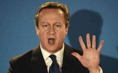 Прем'єр Британії заспівав перед відставкою: з'явилося кумедне відео