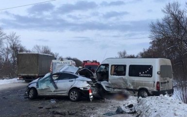 В результаті масштабної ДТП на Харківщині загинуло декілька людей - моторошні фото