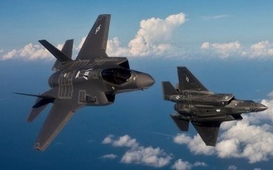 Два американські винищувачі перехопили російські літаки неподалік Аляски — CNN