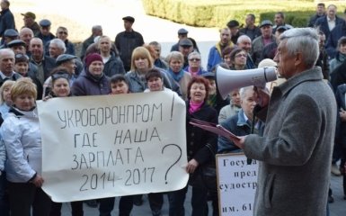 Украина продаст ракетный крейсер, чтобы погасить долги по зарплатам: появились фото и видео