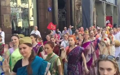 Победобесие в Москве поразило даже кришнаитов: опубликовано видео