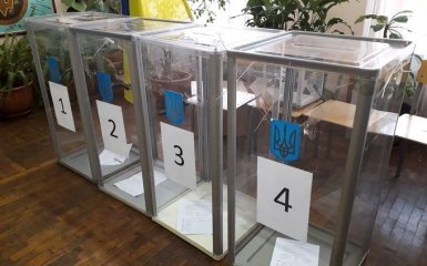 В Україні почалося голосування: поліція зафіксувала спробу фальсифікації