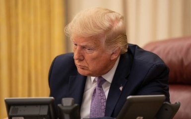 Экс-советник Трампа попал за решетку - причина в скандальном проекте президента