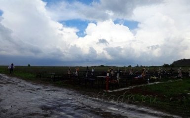 В сети появилась печальная история о кладбище боевиков на Донбассе: опубликованы фото