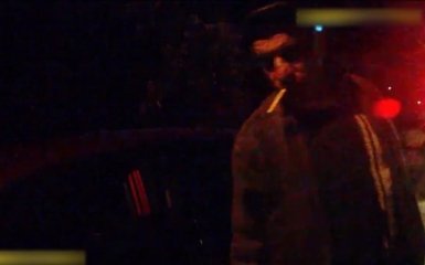 У Кременчуці п'яний водій випав з машини при зустрічі з поліцією: з'явилося відео
