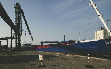 Україна працює над страхуванням зерновозів для проходу Чорним морем