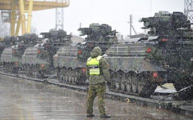В страну Балтии прибыла новая партия танков НАТО: появились фото