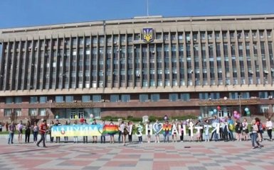 Учасників акції на підтримку ЛГБТ побили в Запоріжжі: опубліковано відео