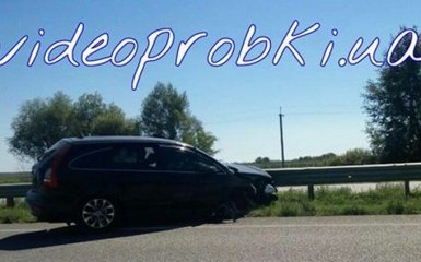 Под Киевом в аварию попали два внедорожника: появились фото