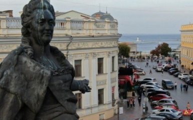 Одеські депутати прийняли рішення про демонтаж пам’ятників Катерині ІІ та Суворову