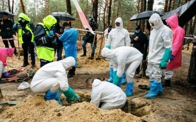 В Изюме закончили эксгумацию убитых россиянами людей