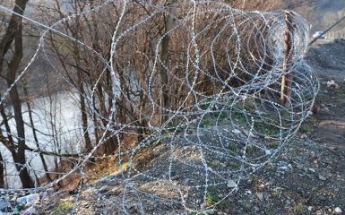 Ще на одній дільниці кордону України встановили паркан з колючим дротом: опубліковані фото