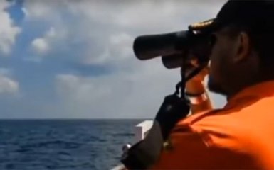 Біля берегів Малайзії пропало судно з десятками туристів: з'явилися фото і подробиці
