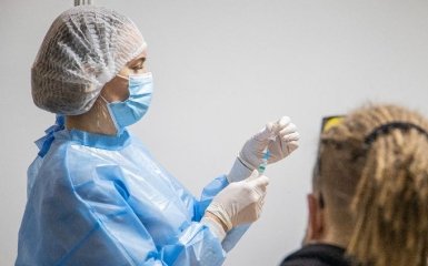 У Зеленського назвали реально можливі темпи вакцинації в Україні