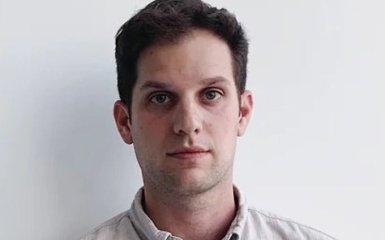 Спецслужби РФ слідкували за американським журналістом перед його арештом — WSJ