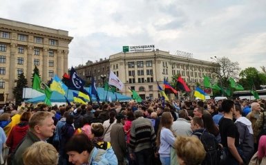 В Харькове прошел митинг против решения Кернеса снести палатку волонтеров (відео)