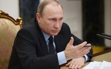 Путину подарили его уменьшенную копию, соцсети смеются: появилось фото