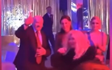 Ну это полный трэш - Лукашенко устроил жаркие танцы под песню Таисии Повалий